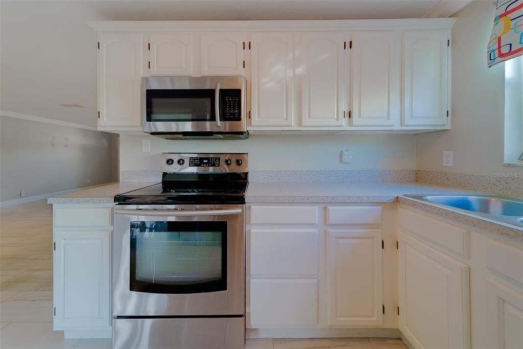 For Rent: $2,800 (3 beds, 2 baths, 1112 Square Feet)