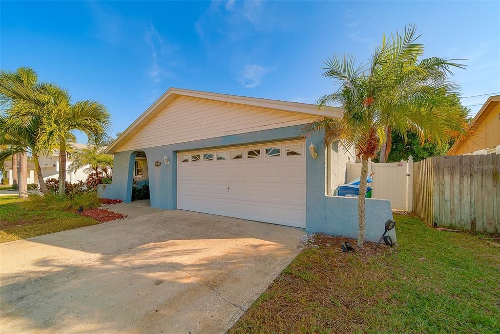 For Rent: $2,800 (3 beds, 2 baths, 1112 Square Feet)