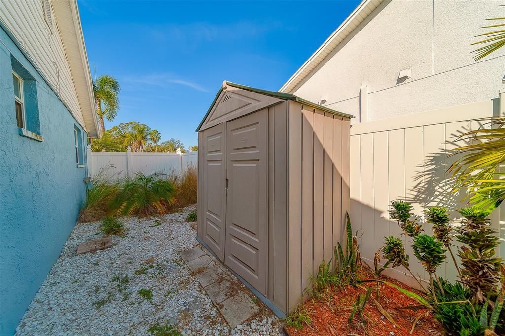 For Rent: $2,800 (3 beds, 2 baths, 1112 Square Feet)