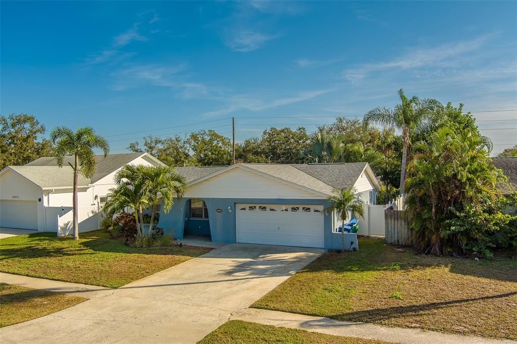 For Rent: $2,800 (3 beds, 2 baths, 1112 Square Feet)