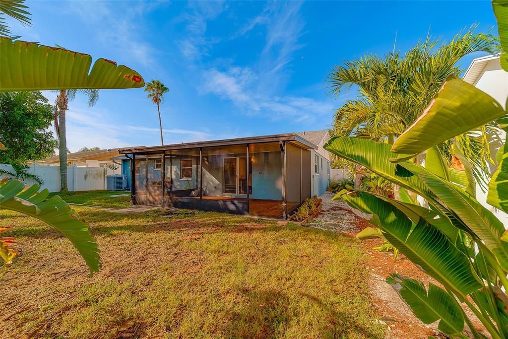 For Rent: $2,800 (3 beds, 2 baths, 1112 Square Feet)