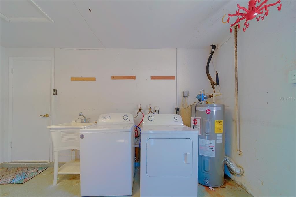 For Rent: $2,800 (3 beds, 2 baths, 1112 Square Feet)