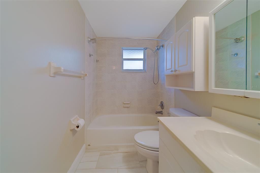 For Rent: $2,800 (3 beds, 2 baths, 1112 Square Feet)