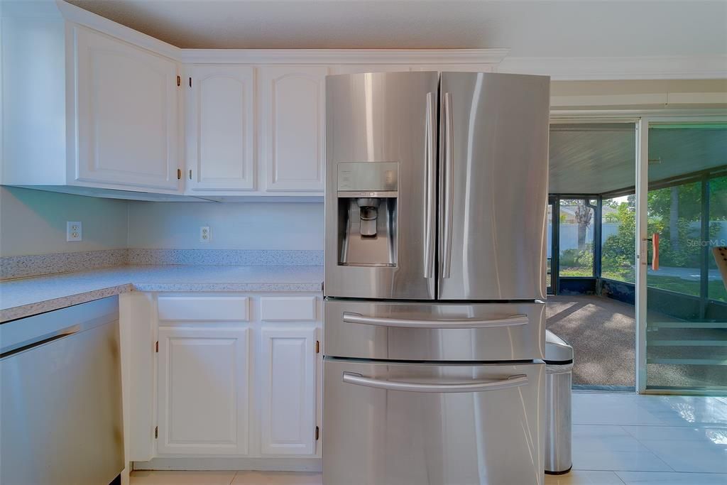 For Rent: $2,800 (3 beds, 2 baths, 1112 Square Feet)