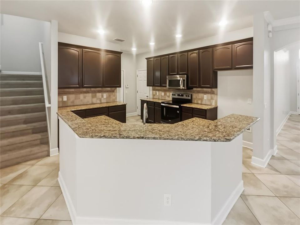 На продажу: $538,000 (5 спален, 3 ванн, 3886 Квадратных фут)