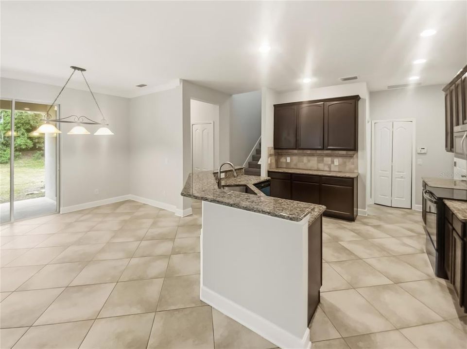 На продажу: $538,000 (5 спален, 3 ванн, 3886 Квадратных фут)