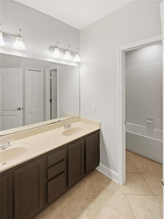 На продажу: $538,000 (5 спален, 3 ванн, 3886 Квадратных фут)