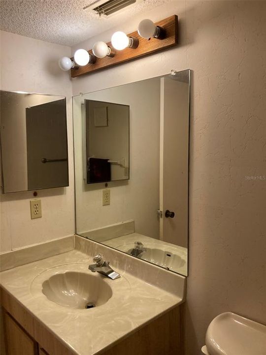 En Venta: $164,900 (2 camas, 2 baños, 1700 Pies cuadrados)