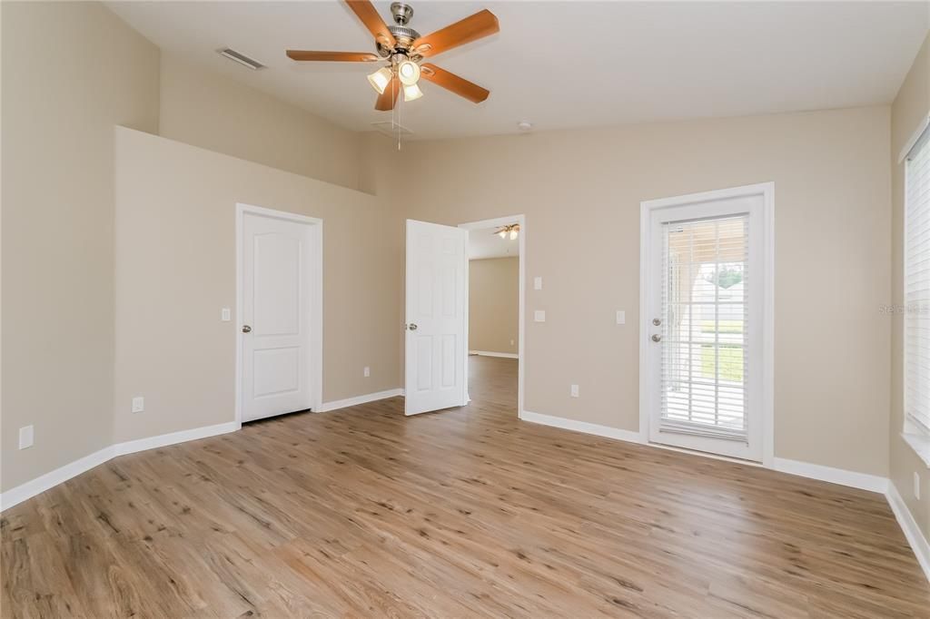 For Rent: $2,415 (4 beds, 2 baths, 1990 Square Feet)