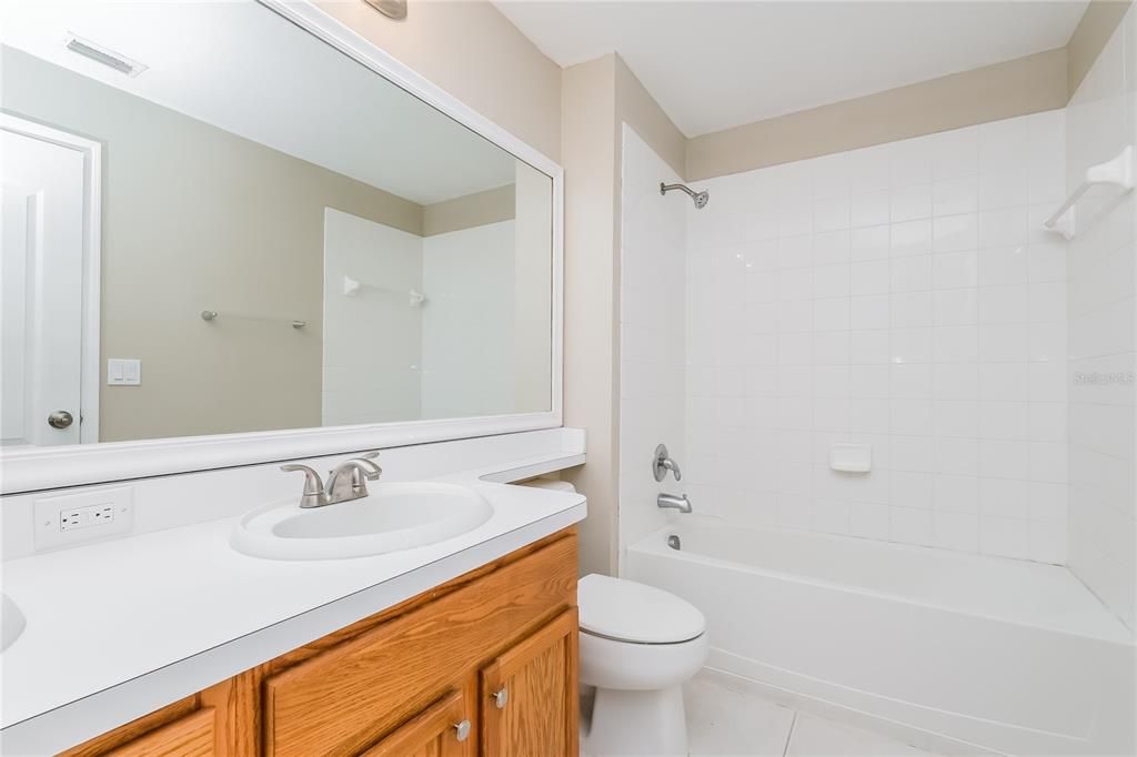 For Rent: $2,415 (4 beds, 2 baths, 1990 Square Feet)