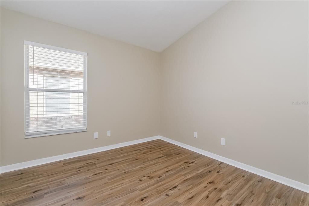 For Rent: $2,415 (4 beds, 2 baths, 1990 Square Feet)