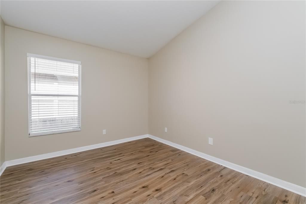 For Rent: $2,415 (4 beds, 2 baths, 1990 Square Feet)