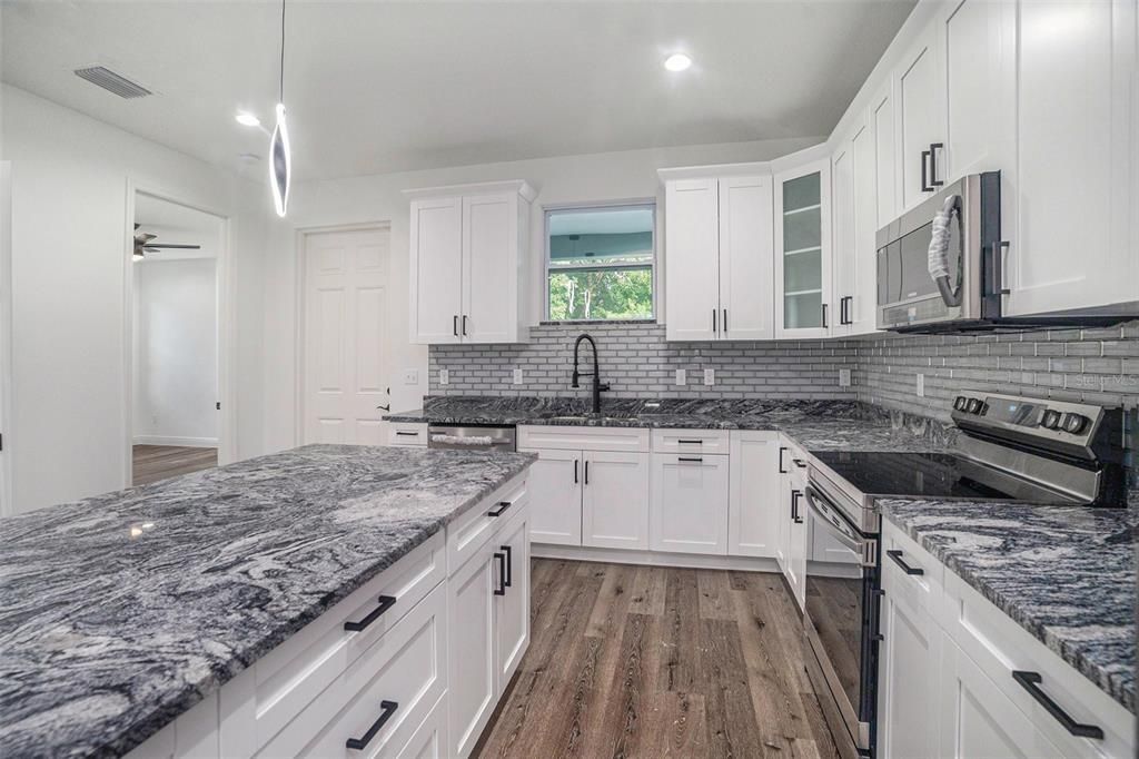 На продажу: $389,900 (3 спален, 2 ванн, 1491 Квадратных фут)