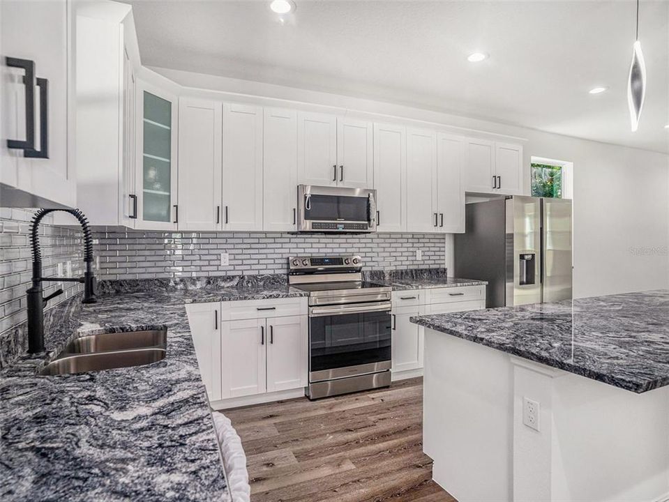 На продажу: $389,900 (3 спален, 2 ванн, 1491 Квадратных фут)