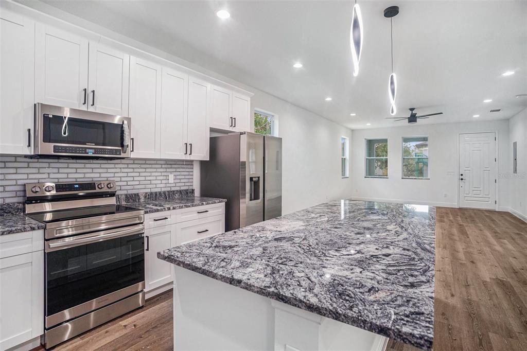 На продажу: $389,900 (3 спален, 2 ванн, 1491 Квадратных фут)