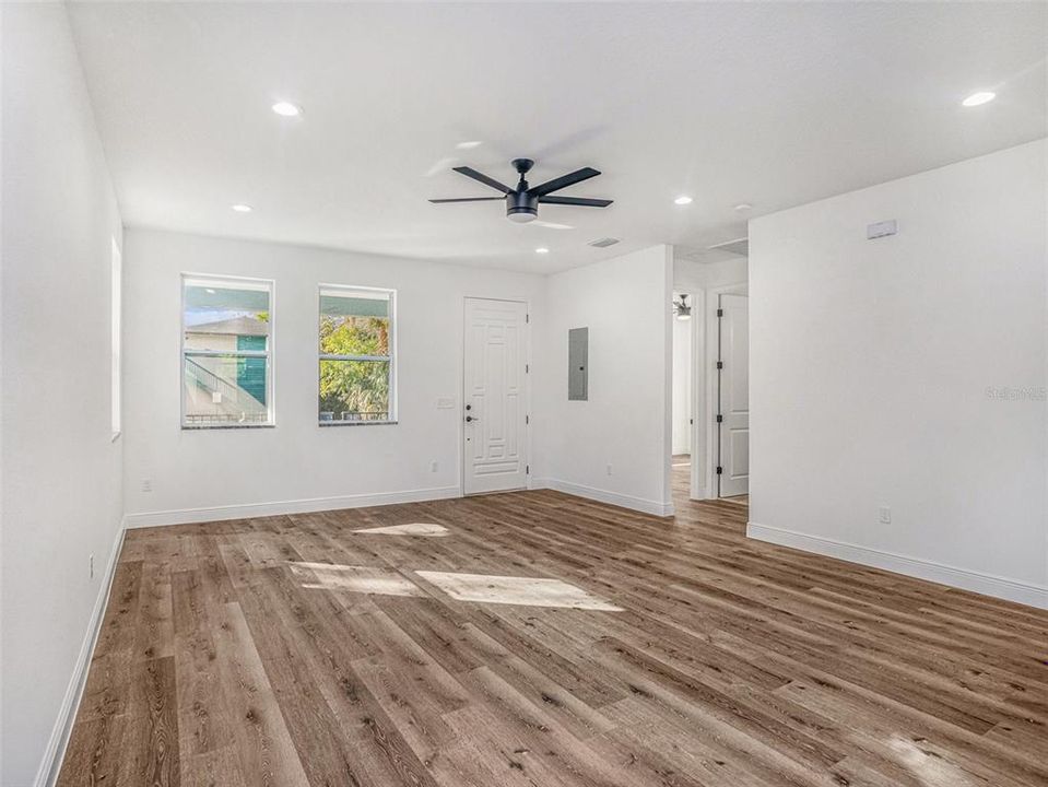 На продажу: $389,900 (3 спален, 2 ванн, 1491 Квадратных фут)