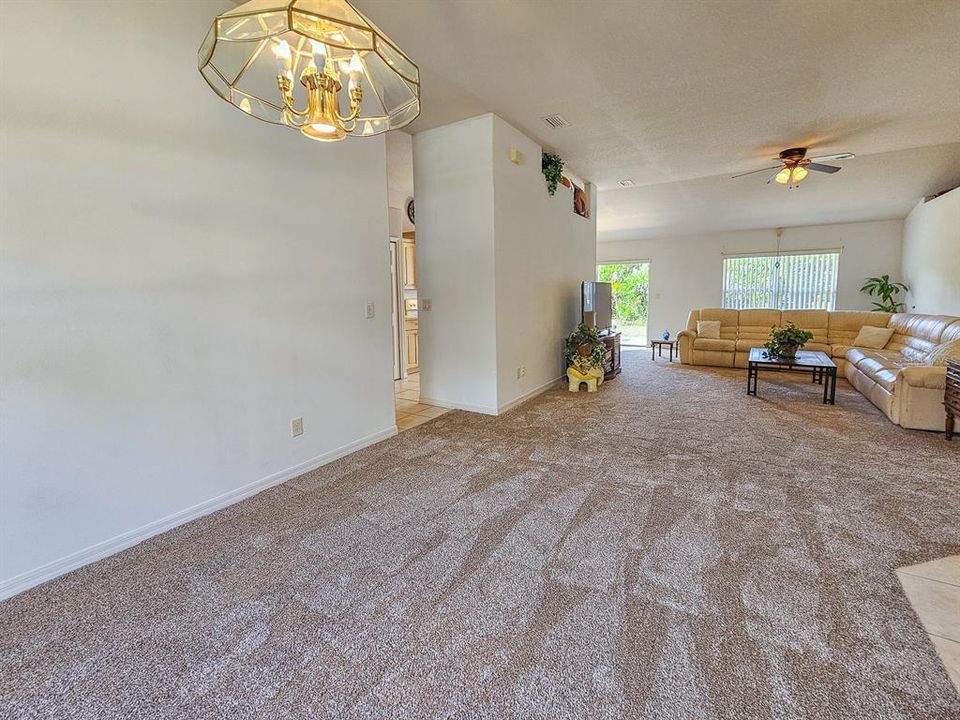 En Venta: $339,900 (3 camas, 2 baños, 1669 Pies cuadrados)