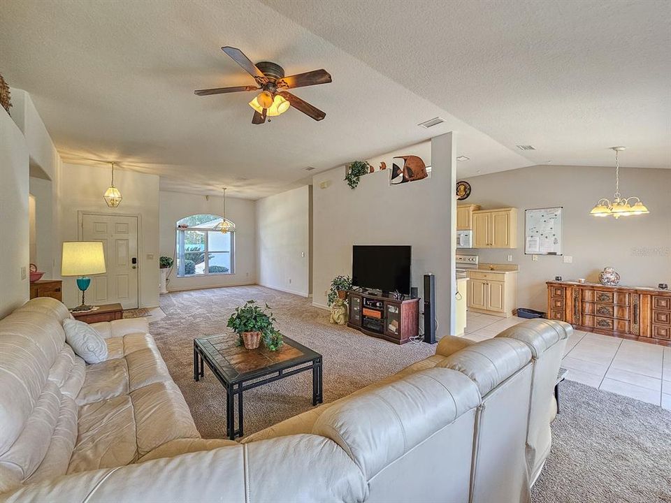 En Venta: $339,900 (3 camas, 2 baños, 1669 Pies cuadrados)