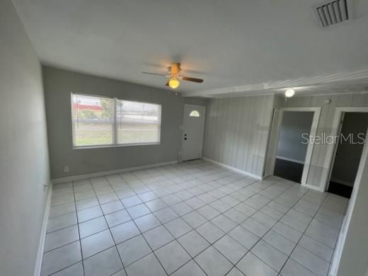 出租: $1,795 (2 贝兹, 1 浴室, 696 平方英尺)