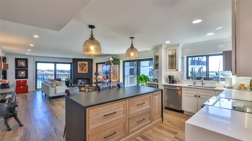 En Venta: $925,000 (2 camas, 2 baños, 1259 Pies cuadrados)