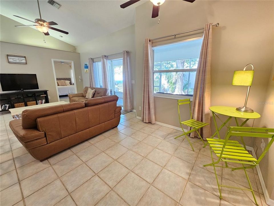 For Rent: $3,900 (3 beds, 2 baths, 1637 Square Feet)