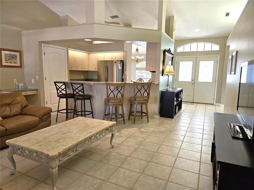 For Rent: $3,900 (3 beds, 2 baths, 1637 Square Feet)