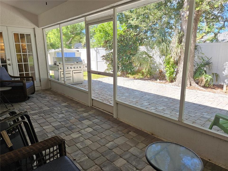 For Rent: $3,900 (3 beds, 2 baths, 1637 Square Feet)