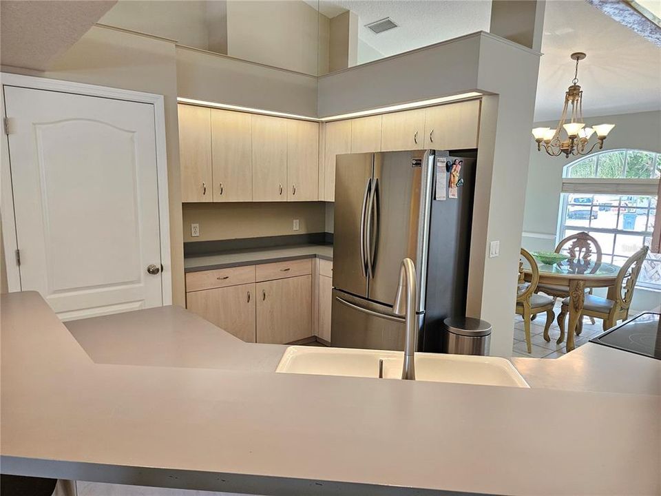 For Rent: $3,900 (3 beds, 2 baths, 1637 Square Feet)