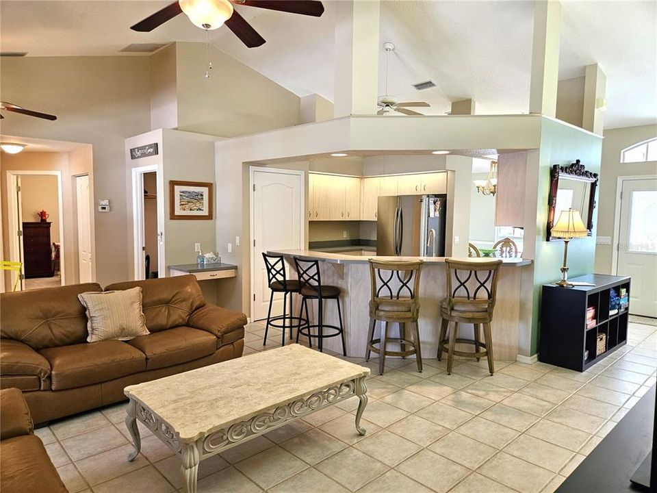 For Rent: $3,900 (3 beds, 2 baths, 1637 Square Feet)