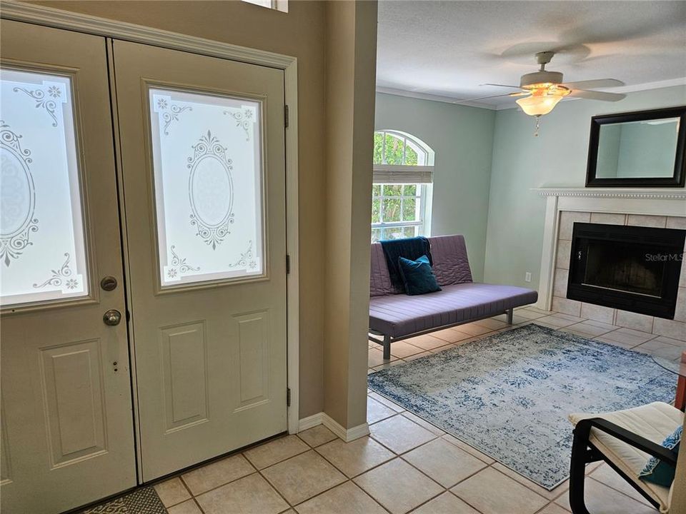 For Rent: $3,900 (3 beds, 2 baths, 1637 Square Feet)