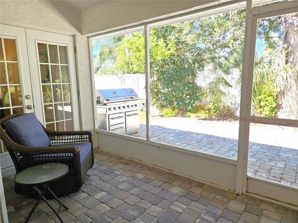 For Rent: $3,900 (3 beds, 2 baths, 1637 Square Feet)