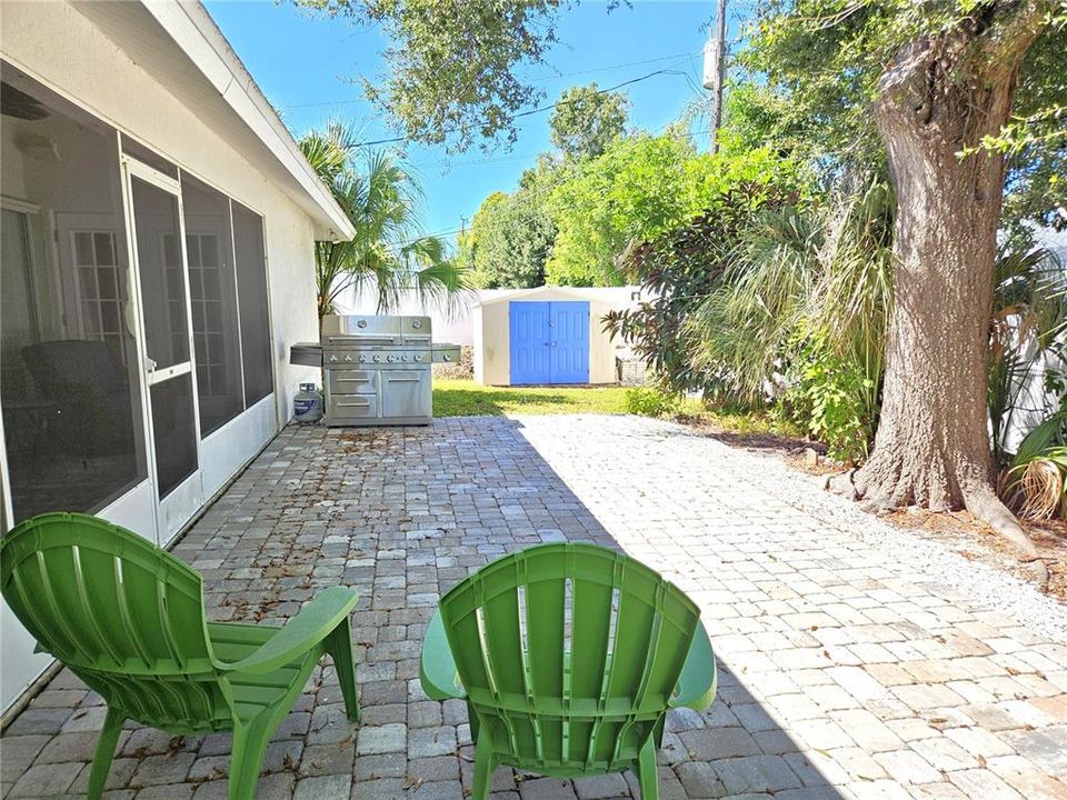 For Rent: $3,900 (3 beds, 2 baths, 1637 Square Feet)