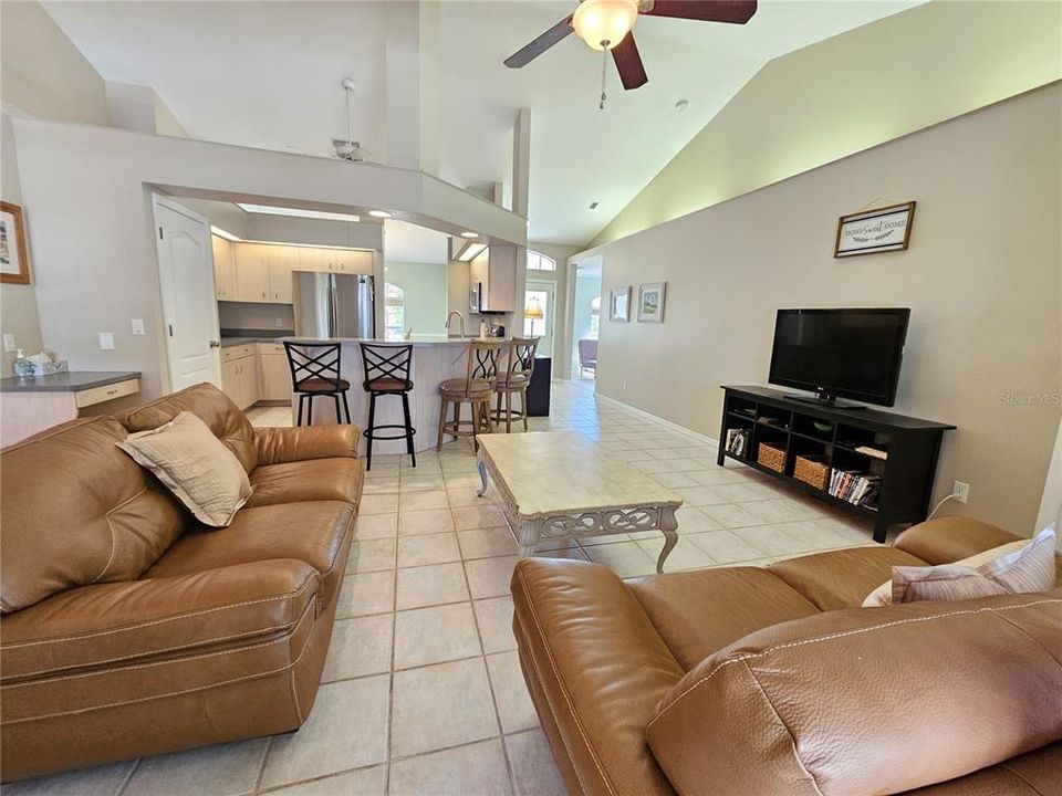 For Rent: $3,900 (3 beds, 2 baths, 1637 Square Feet)