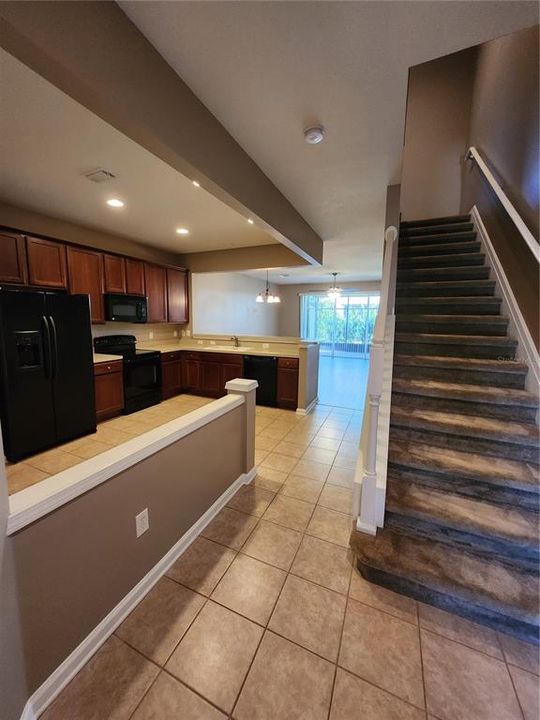 Active With Contract: $1,900 (3 beds, 2 baths, 1622 Square Feet)