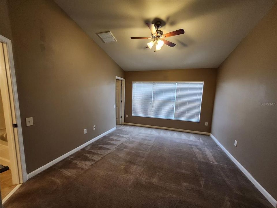 Active With Contract: $1,900 (3 beds, 2 baths, 1622 Square Feet)