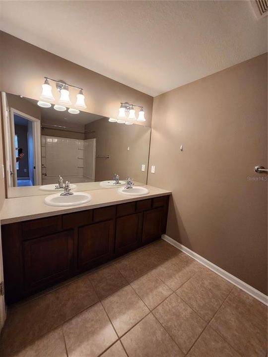 Active With Contract: $1,900 (3 beds, 2 baths, 1622 Square Feet)