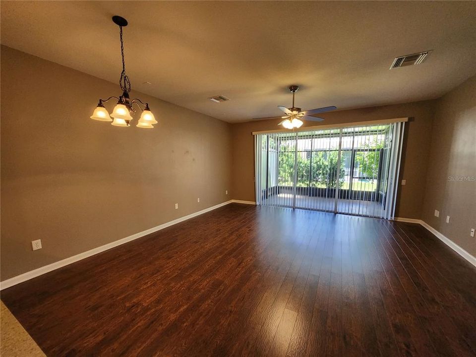 Active With Contract: $1,900 (3 beds, 2 baths, 1622 Square Feet)