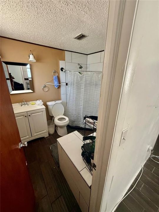 Под контрактом: $399,000 (3 спален, 2 ванн, 1670 Квадратных фут)