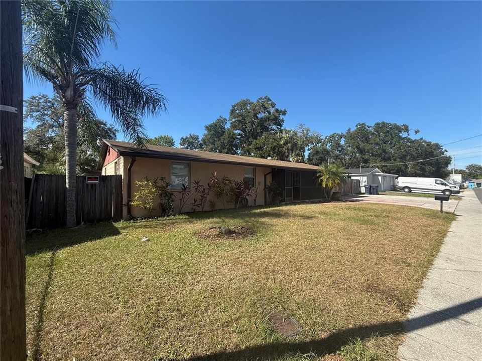 Под контрактом: $399,000 (3 спален, 2 ванн, 1670 Квадратных фут)