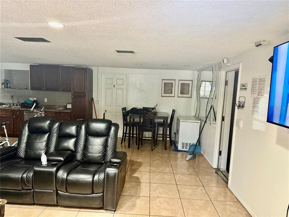 Под контрактом: $399,000 (3 спален, 2 ванн, 1670 Квадратных фут)