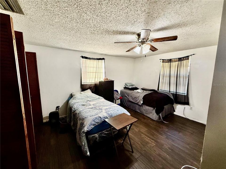 Под контрактом: $399,000 (3 спален, 2 ванн, 1670 Квадратных фут)