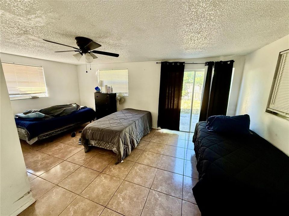 Под контрактом: $399,000 (3 спален, 2 ванн, 1670 Квадратных фут)