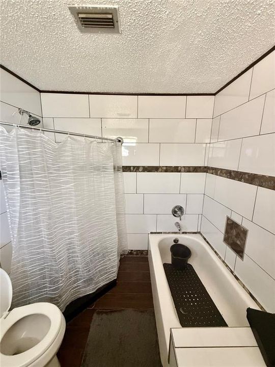 Под контрактом: $399,000 (3 спален, 2 ванн, 1670 Квадратных фут)