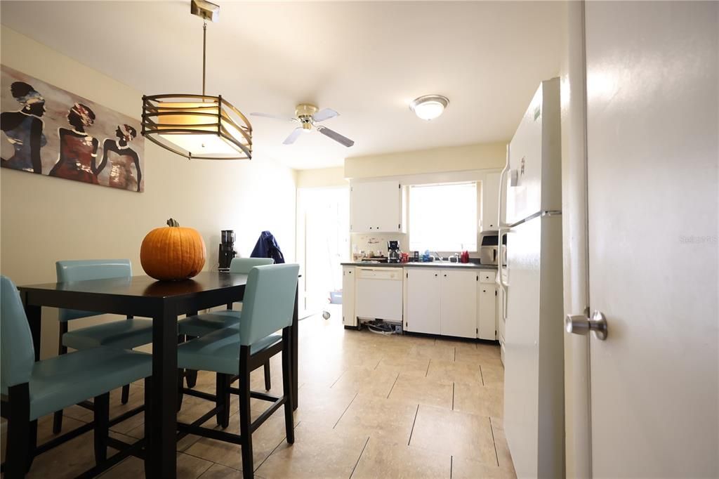 На продажу: $425,000 (4 спален, 0 ванн, 1858 Квадратных фут)