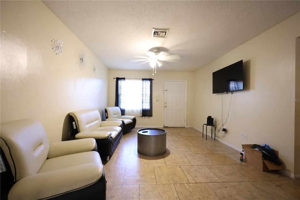 На продажу: $425,000 (4 спален, 0 ванн, 1858 Квадратных фут)