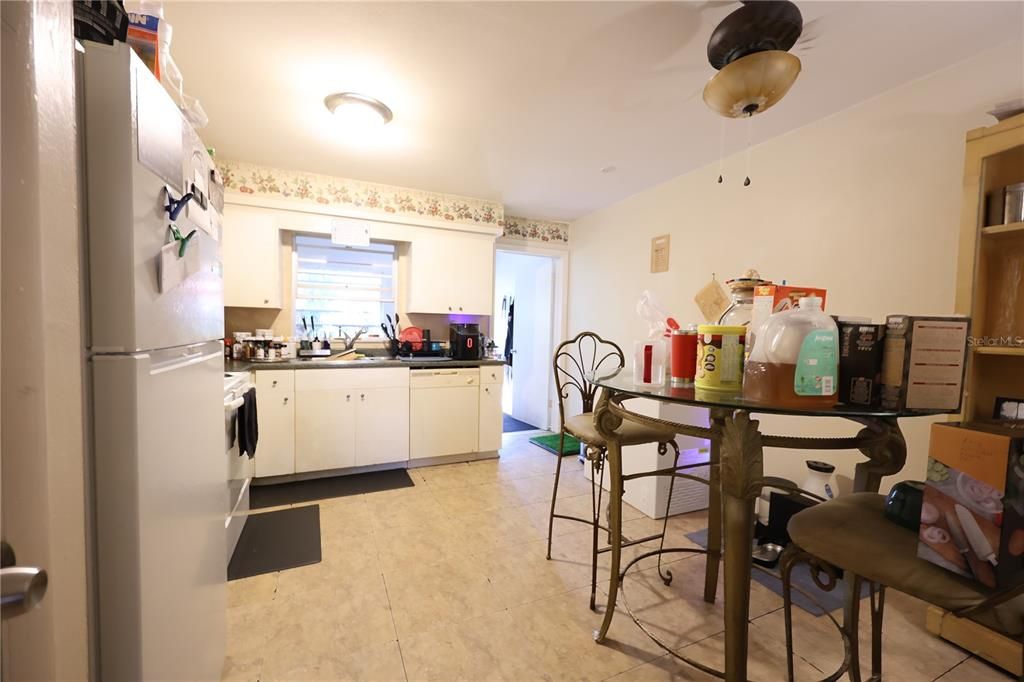 На продажу: $425,000 (4 спален, 0 ванн, 1858 Квадратных фут)