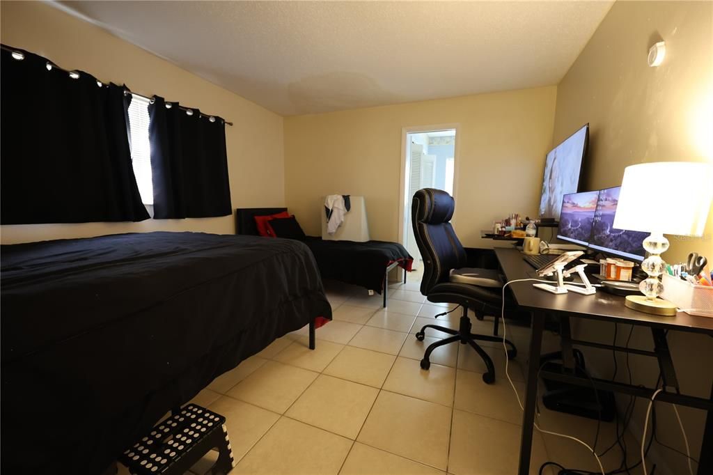 На продажу: $425,000 (4 спален, 0 ванн, 1858 Квадратных фут)