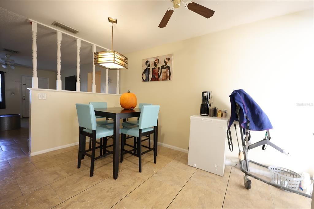 На продажу: $425,000 (4 спален, 0 ванн, 1858 Квадратных фут)