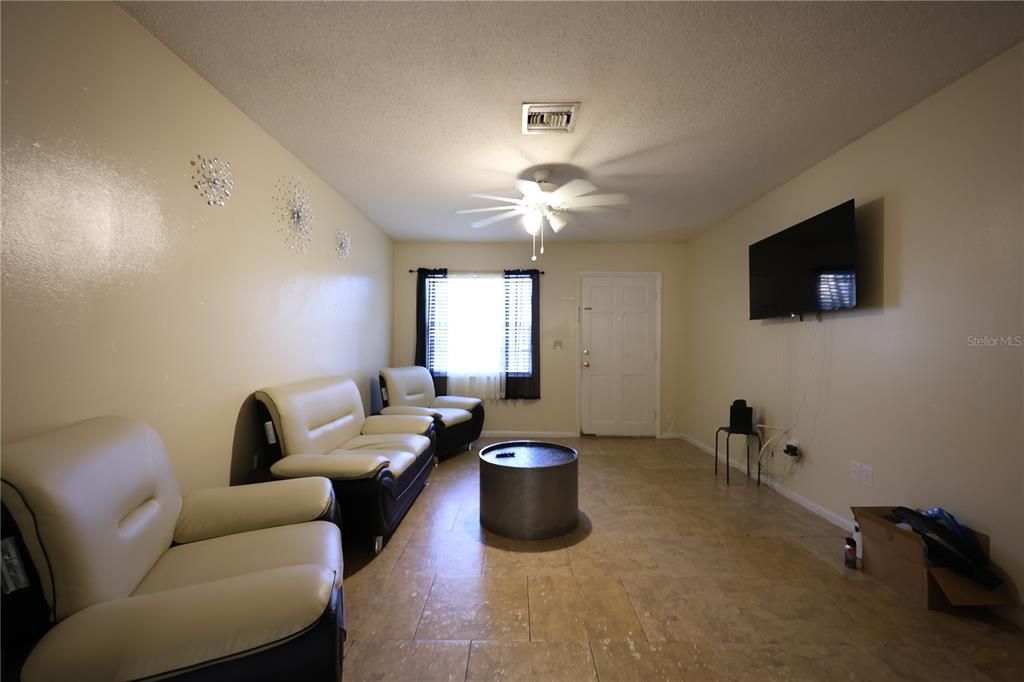 На продажу: $425,000 (4 спален, 0 ванн, 1858 Квадратных фут)