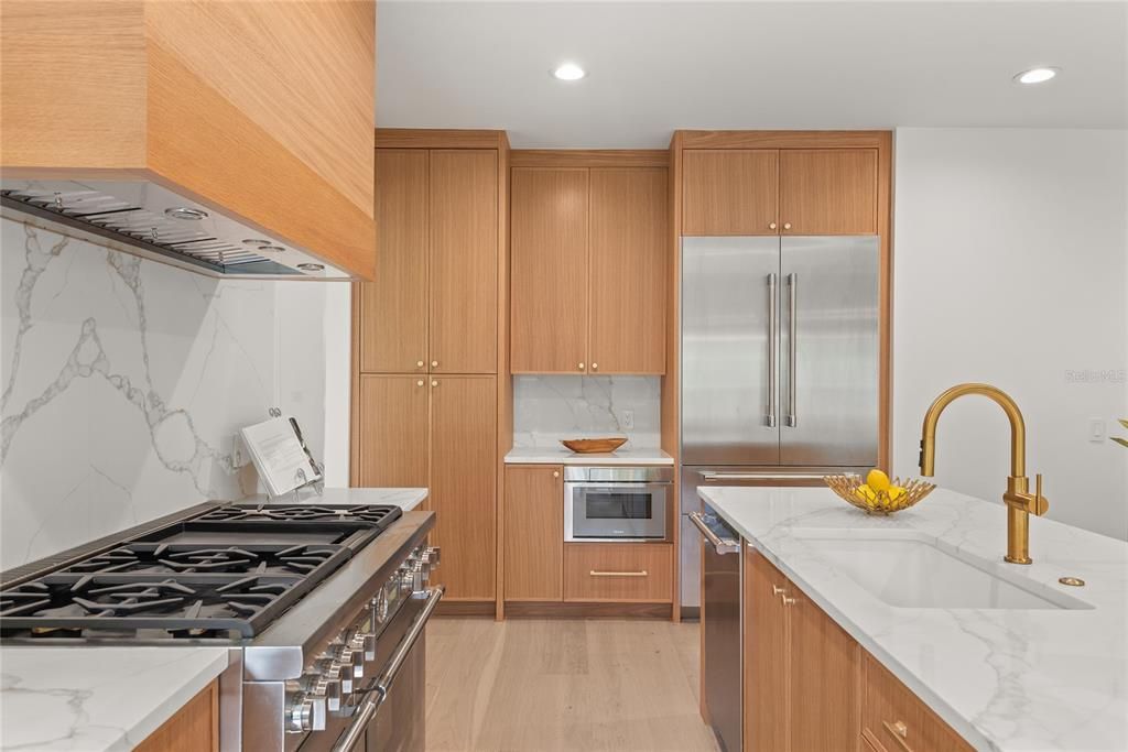 На продажу: $2,295,000 (5 спален, 3 ванн, 3691 Квадратных фут)